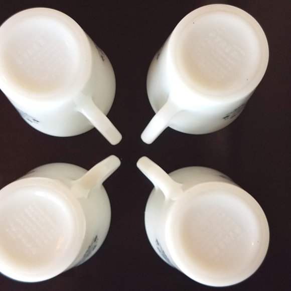 Pyrex Blueberry Summer Impressions Mugs, Set of 4 - Picture 6 of 7